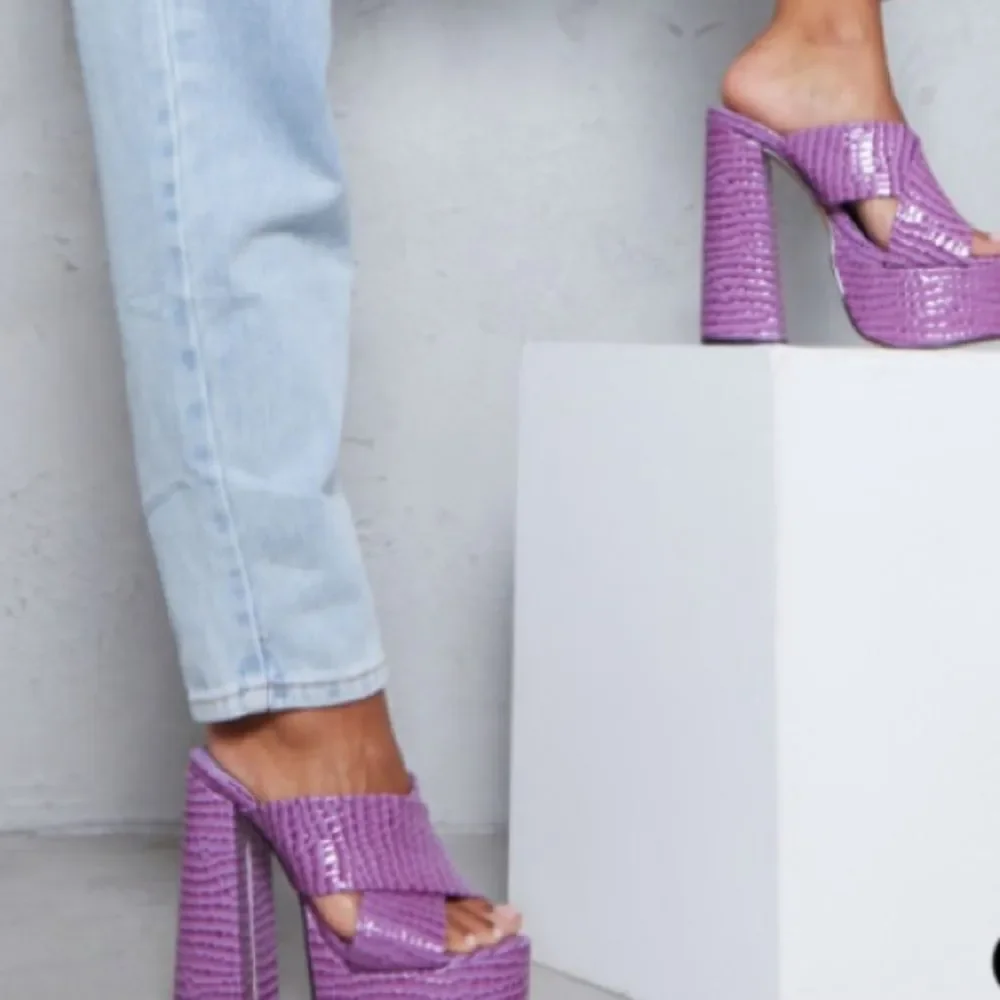 PrettyLittleThings Lilac Cross‎ Over Strap Platform Block Heeled Shoe NWT IN PKG